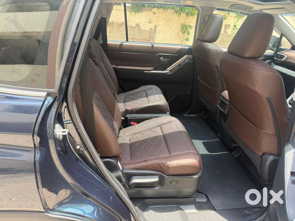 Toyota Innova Hycross 2.0 Zx (o) Hybrid 7 Str, 2025, Petrol