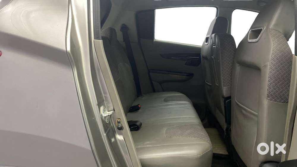 Mahindra Kuv 100 Mfalcon G80 K4, 2016, Petrol