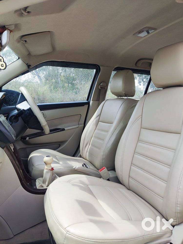 Maruti Suzuki Swift Dzire Lxi Option, 2016, Petrol