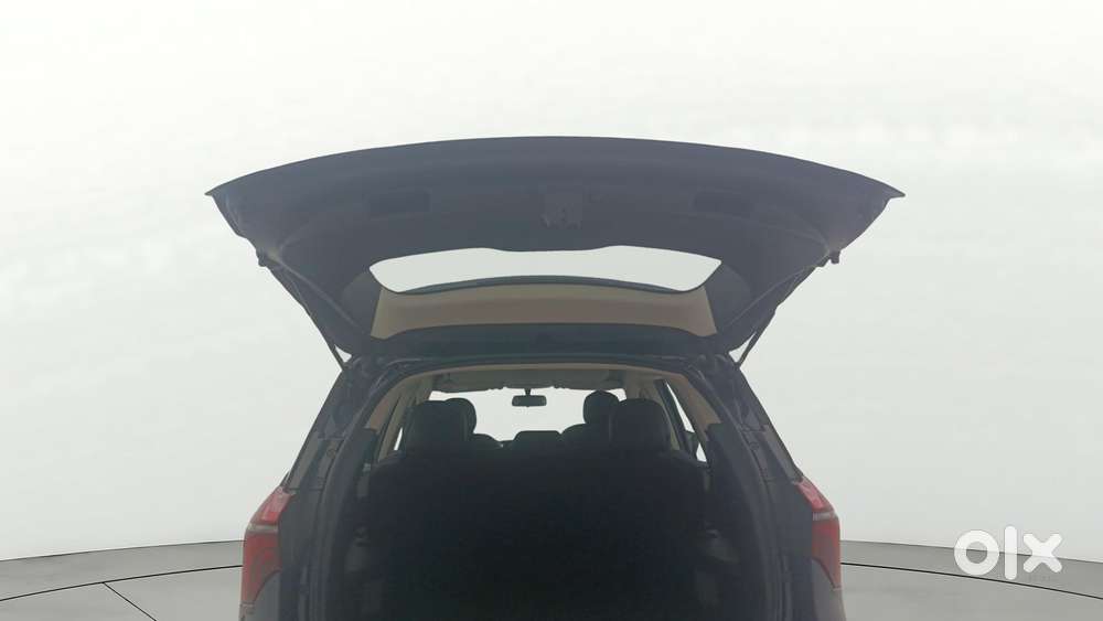Mahindra Xuv700 2.0 Mx Petrol Mt 5 Str, 2022, Petrol