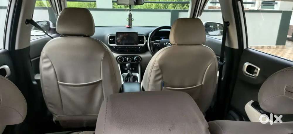 Hyundai Venue Petrol Manual 2024
