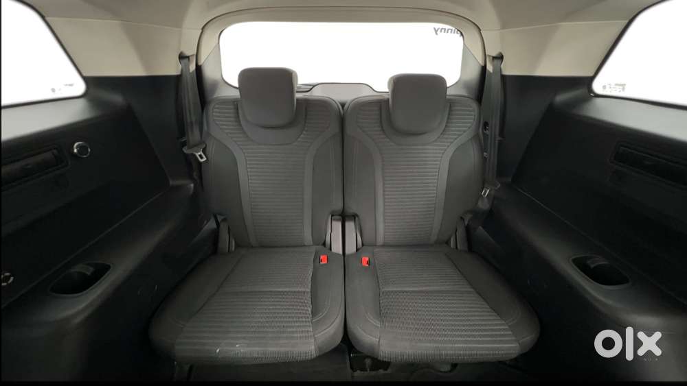 Mahindra Xuv700 2.0 Ax 5 Petrol Mt 7 Str, 2022, Petrol
