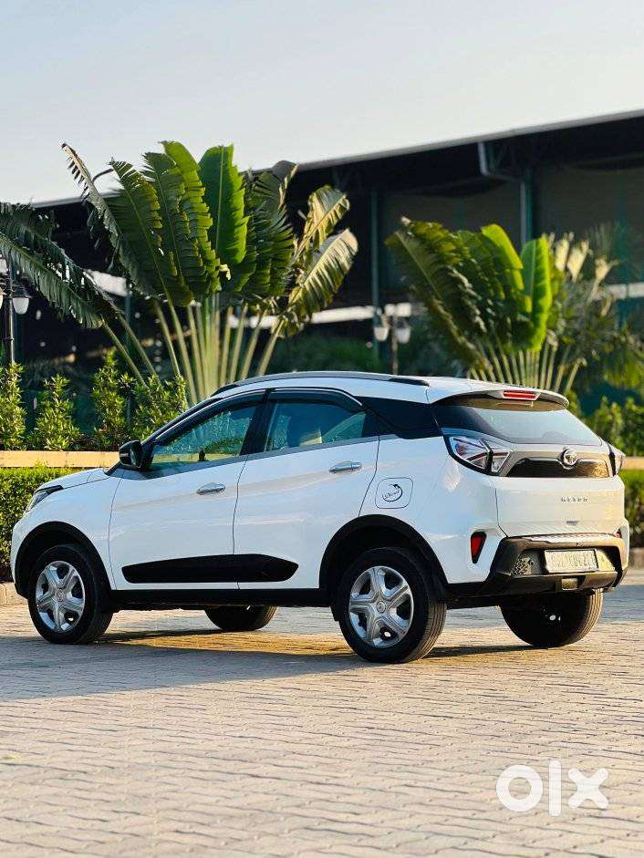 Tata Nexon 1.2 Revotron Xma Amt (s), 2022, Diesel