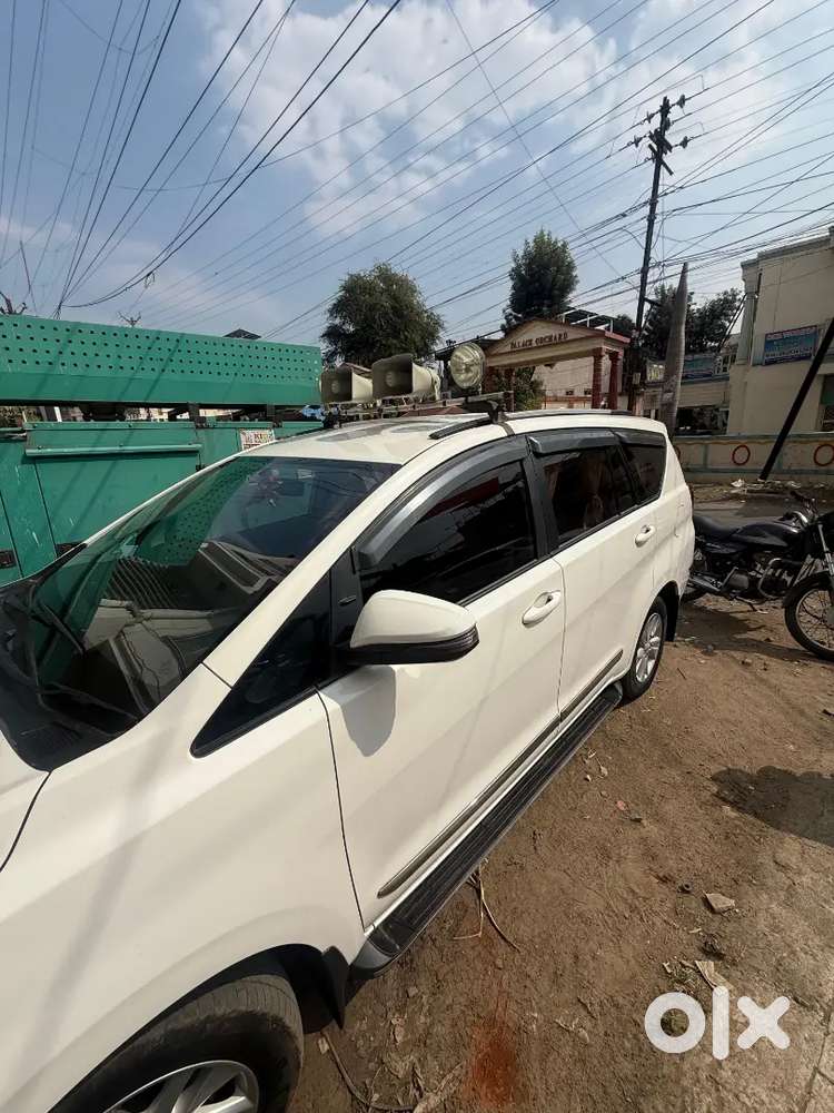 Innova Crystal Car For Sale New Condition 33560 Km Running