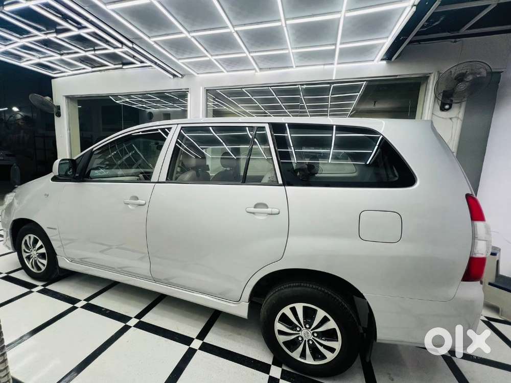 Toyota Innova 2.5 G Diesel  1.05 Lakh Km  Full Toyota Service Record