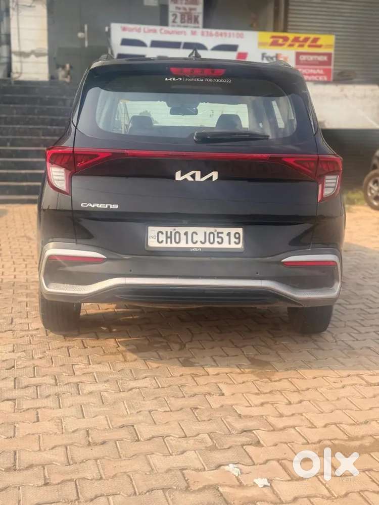 Kia Carens 2022 Diesel Well Maintained Black Color. Single Owner.