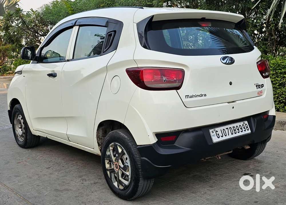 Mahindra Kuv 100