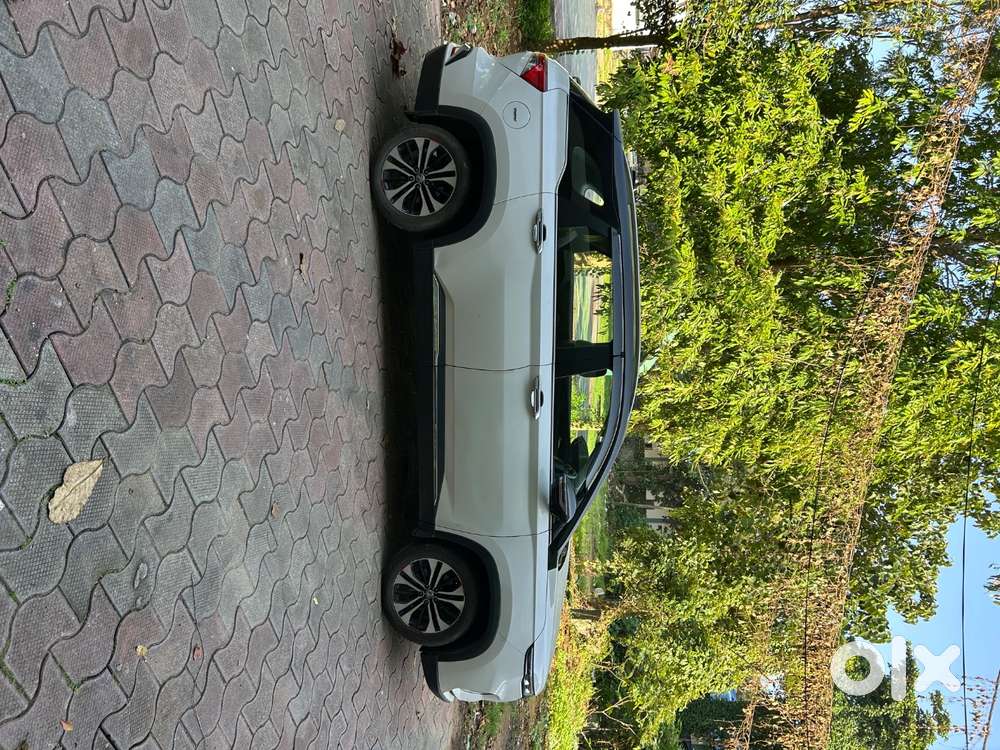 Sunroof, Electric Seats, Ventilated Seats, 360 Cam, Etc Etc