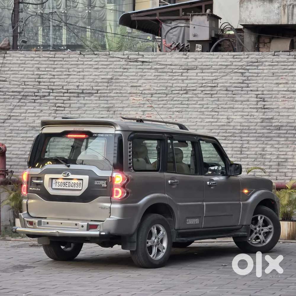 Mahindra Scorpio S10 Micro Hybrid 2015 Top Model.