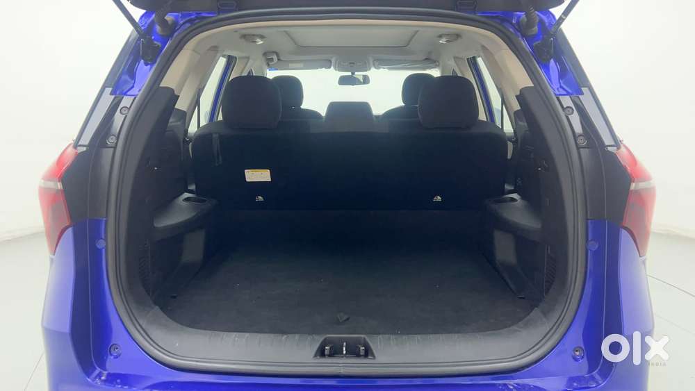 Mahindra Xuv700 2.0 Ax 5 Petrol Mt Str, 2021, Petrol