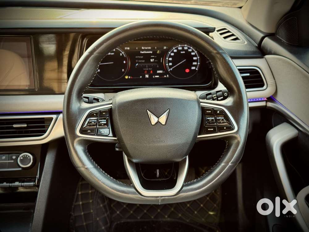 Mahindra Xuv700 2.0 Mx Petrol Mt 5 Str, 2024, Petrol