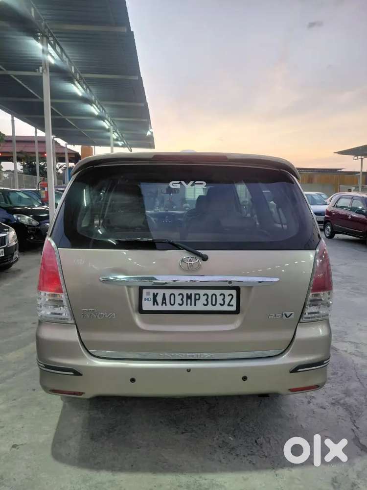 Showroom Maintained
Toyota Innova