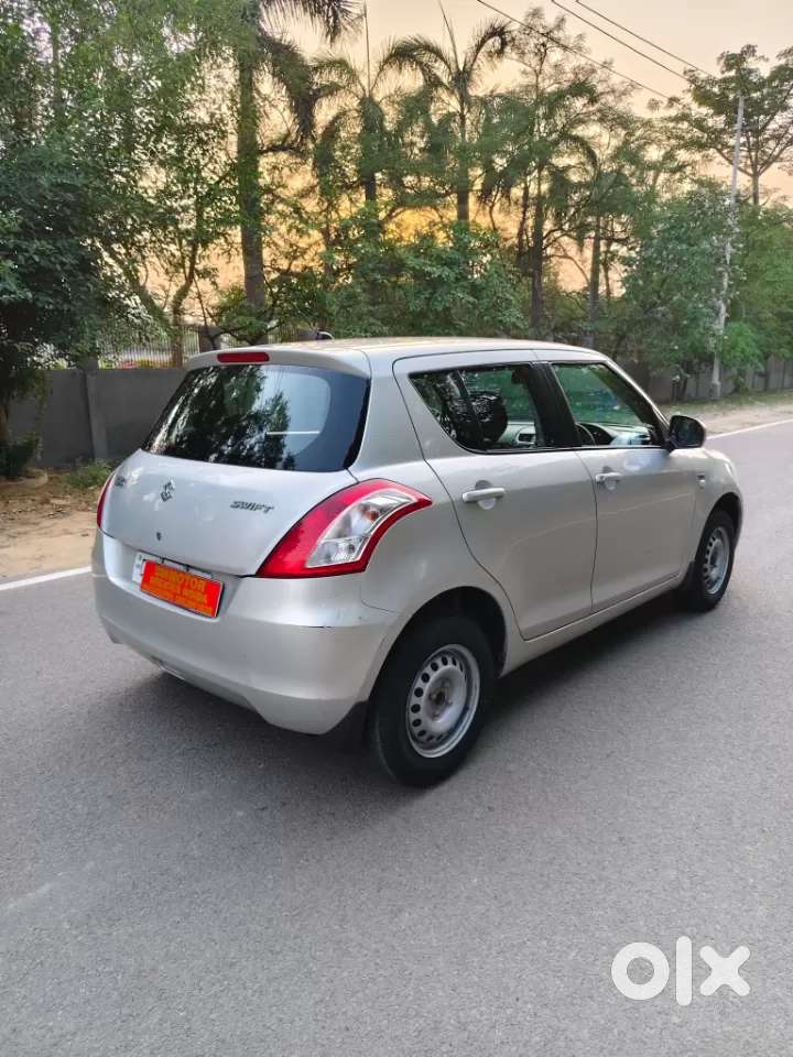 Maruti Suzuki Swift Lxi Optional-o, 2017, Petrol