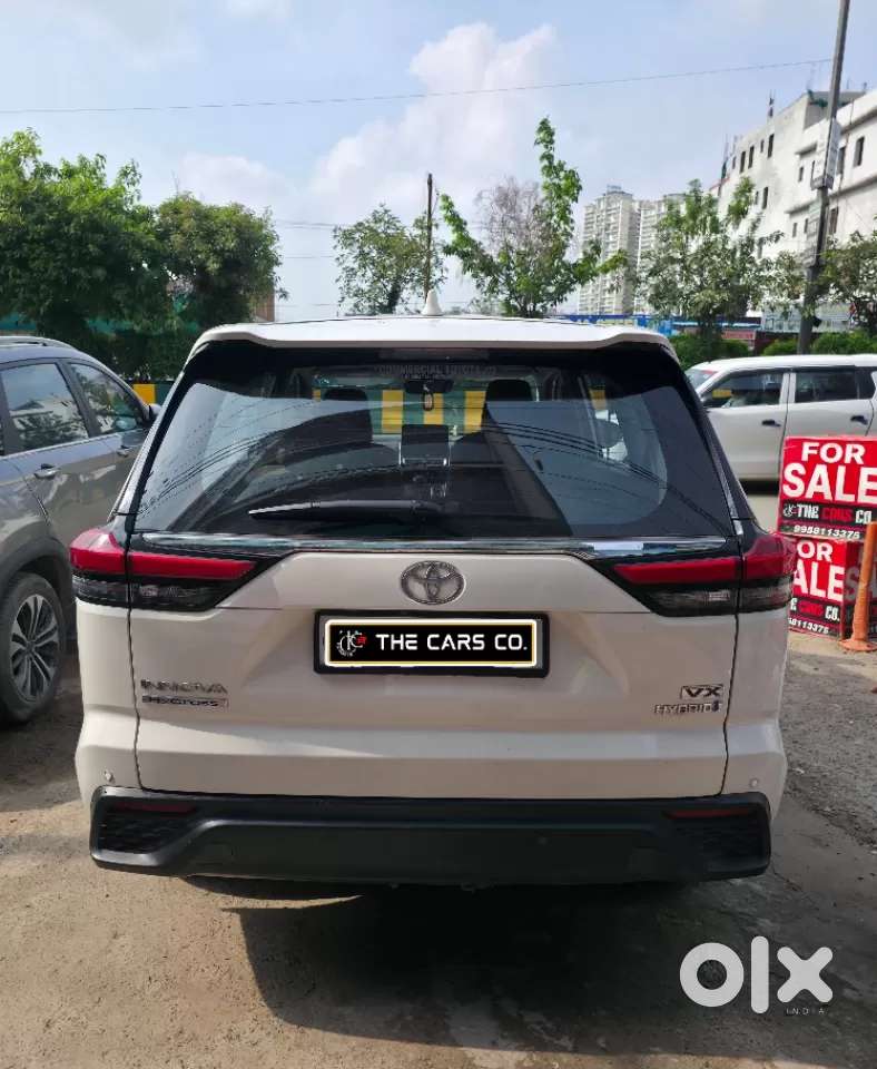 Toyota Innova Hycross, 2025, Petrol