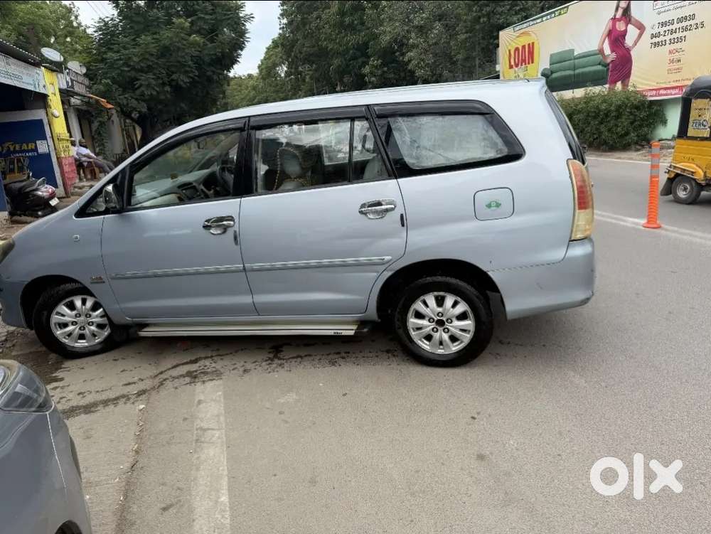 Toyota Innova V 2011 Showroom Track