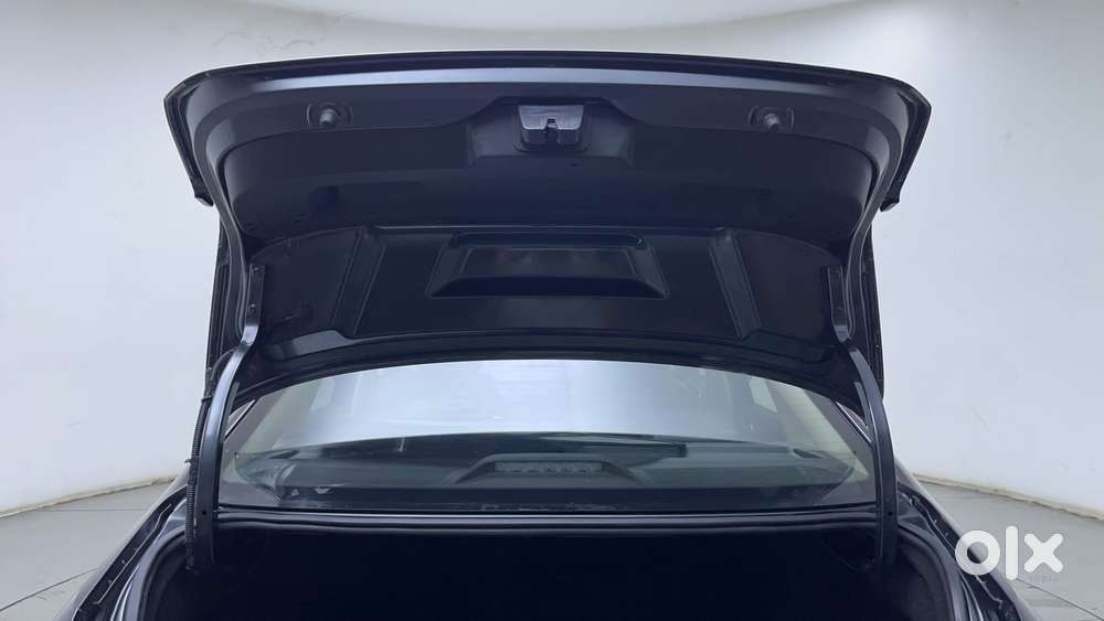 Skoda Slavia Style 1.0l Tsi Mt, 2022, Petrol