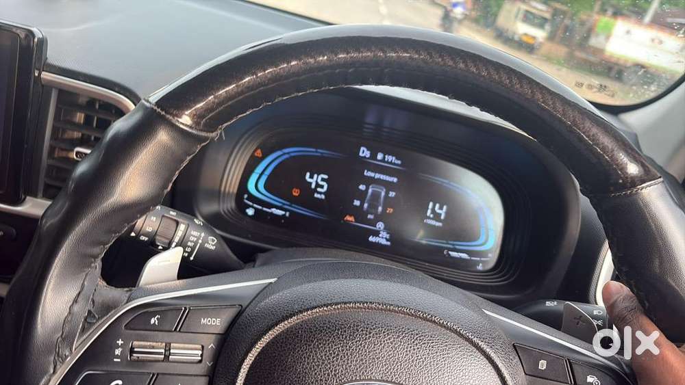 Hyundai Venue 2023 Petrol Well Maintained
