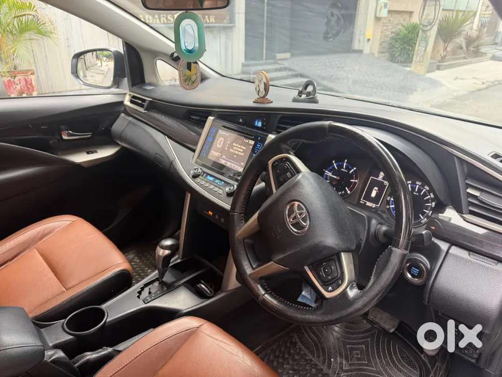 Toyota Innova Crysta 2.8z 2017 With Company Record..fully Insured