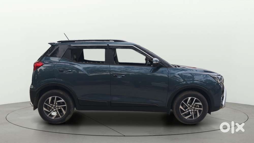 Mahindra Xuv300 1.2 W8 (o) Amt Petrol, 2022, Petrol