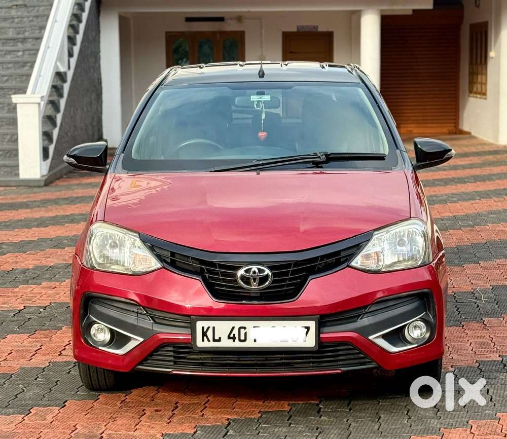 Toyota Etios Liva V Dual Tone, 2017, Petrol