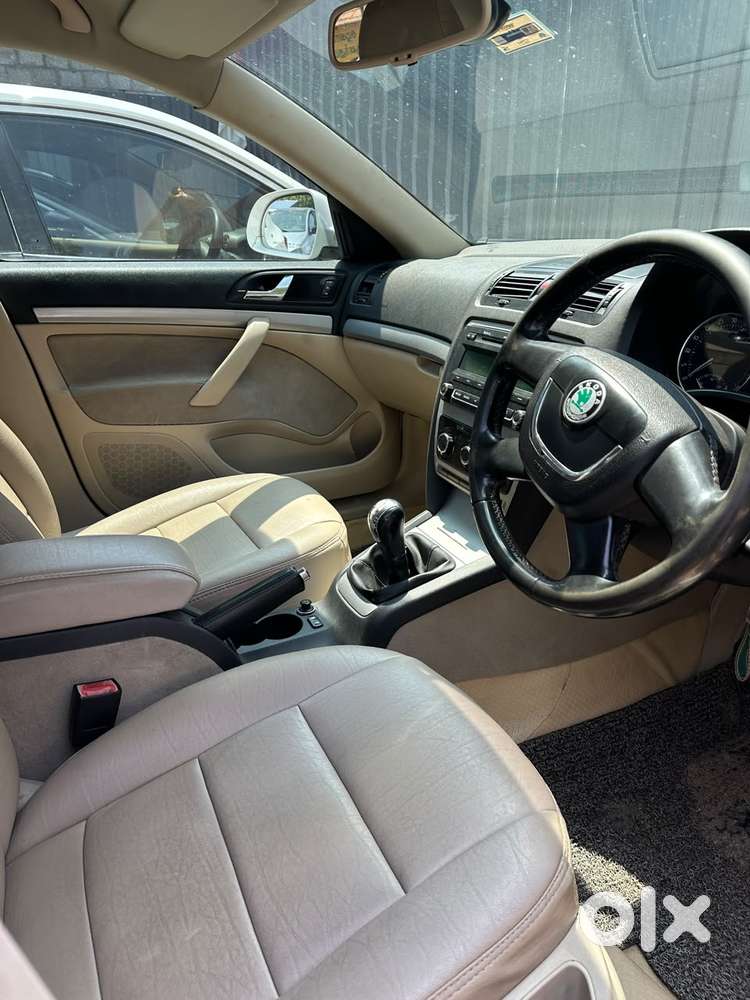 Skoda Laura Ambiente 2.0 Tdi Cr Manual, 2011, Diesel