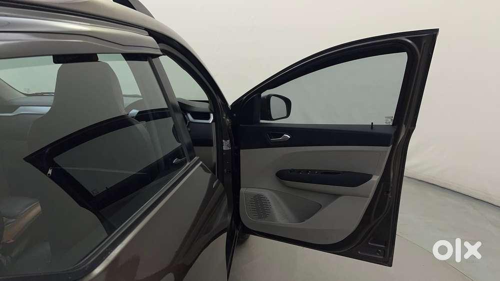 Renault Triber Rxz Easy-r Amt, 2021, Petrol