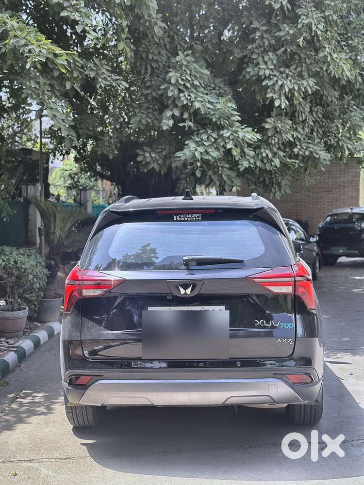2025 Mahindra Xuv700 Ax7l Petrol At  Top Model  8,000 Km  Like New