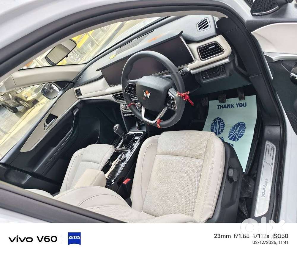 Mahindra Xuv700 2.2 Ax 7 Diesel Mt Luxury Pack Str, 2025, Diesel