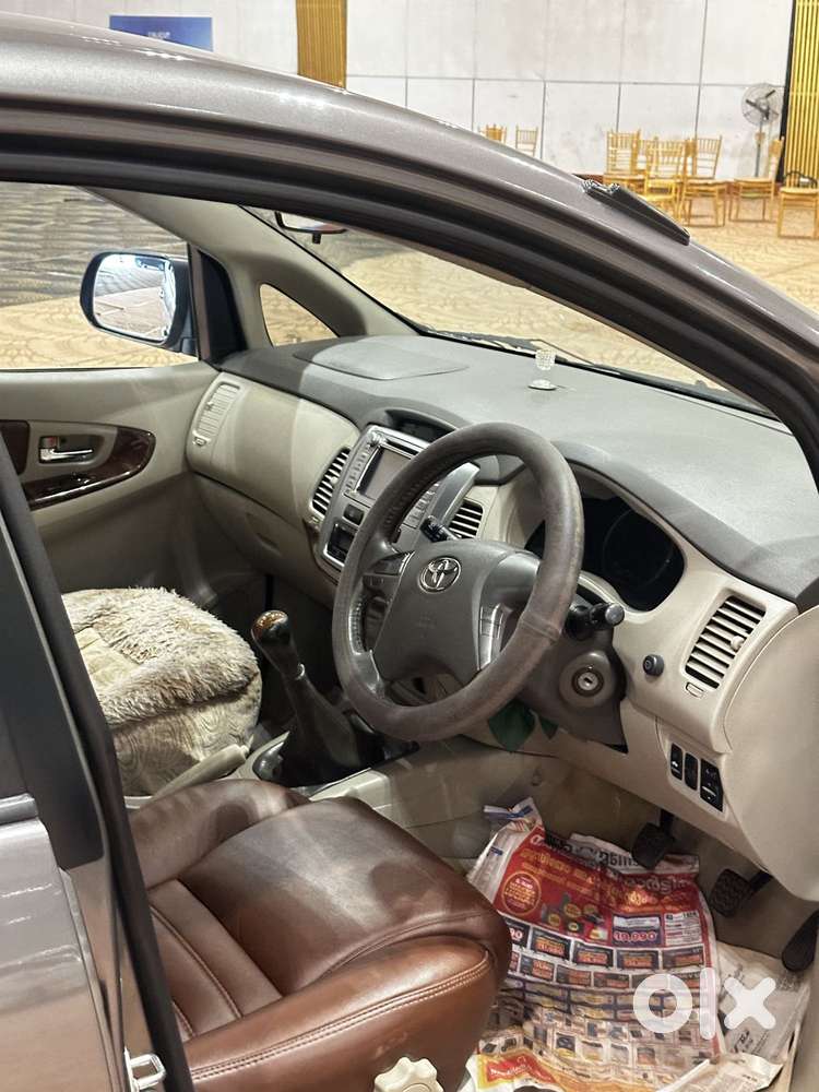 Toyota Innova 2009-2011 2.5 E 7 Str, 2012, Diesel