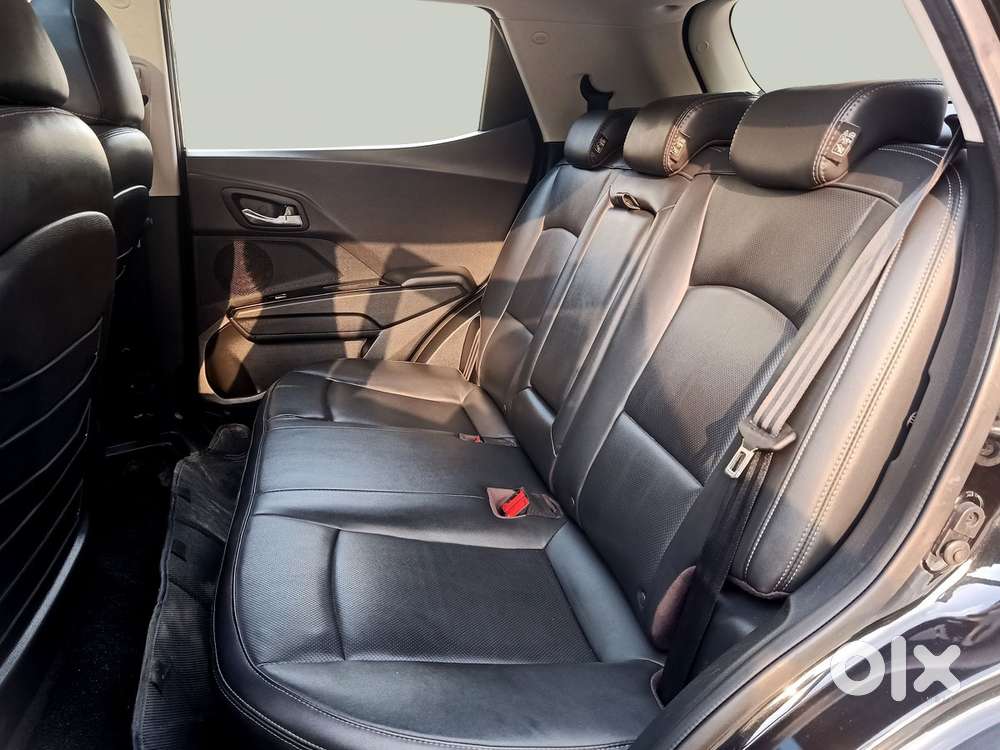 Mahindra Xuv300 W8, 2023, Petrol