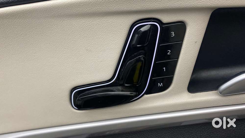 Mahindra Xuv700 2.0 Ax 3 Petrol At 5 Str, 2023, Diesel
