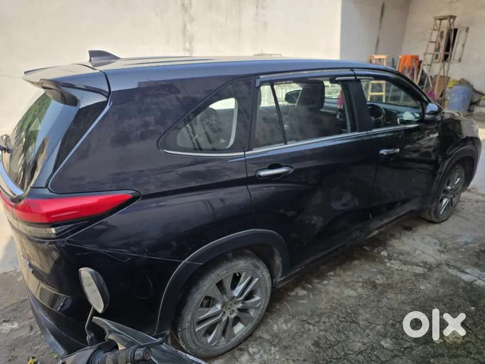 Toyota Innova Hycross 2024