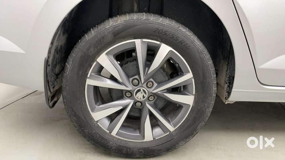 Skoda Slavia Style 1.0l Tsi At, 2022, Petrol