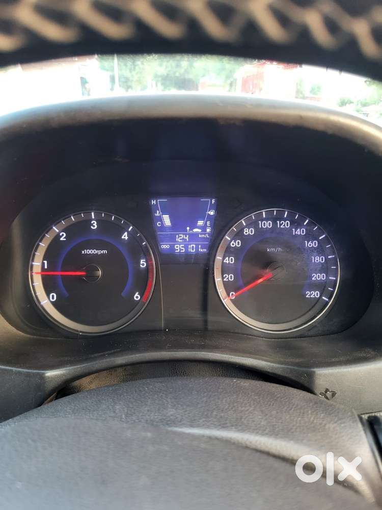 Hyundai Fluidic Verna 2015
