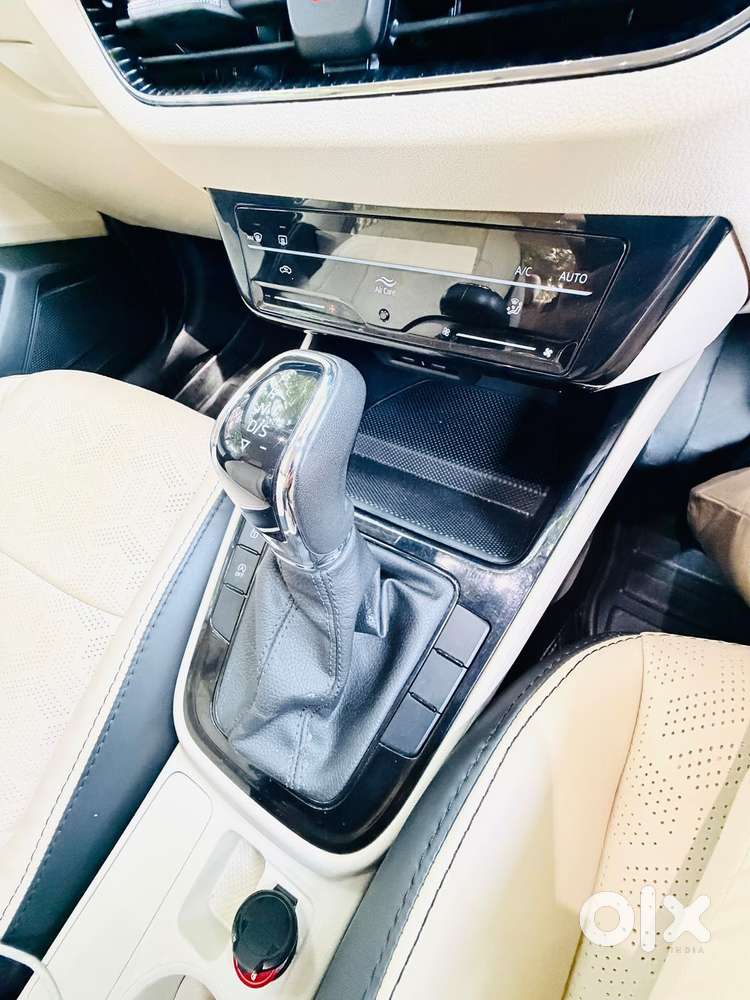 Skoda Slavia Ambition 1.0l Tsi At, 2023, Petrol