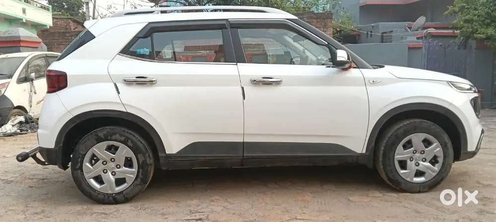 Hyundai Venue 2021 Petrol 7500 Km Driven