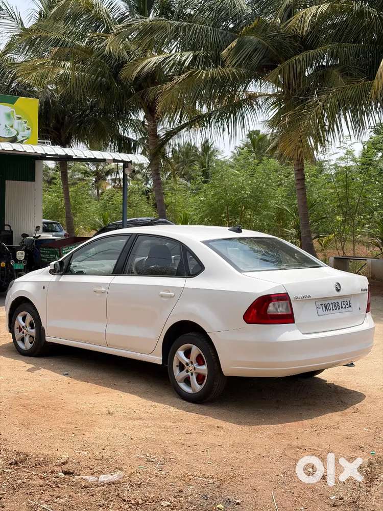 Skoda Rapid 2015 At Diesel Well Maintained