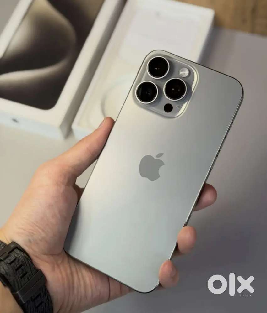 NATURAL TITANIUM IN 15 PRO 256GB MINT CONDITION WITH WARRANTY