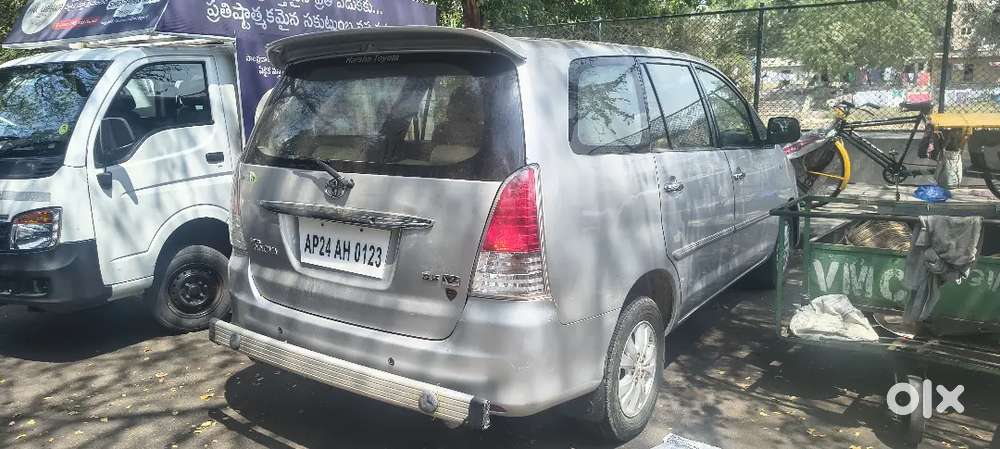 Toyota Innova 2010 Diesel 235000 Km Driven