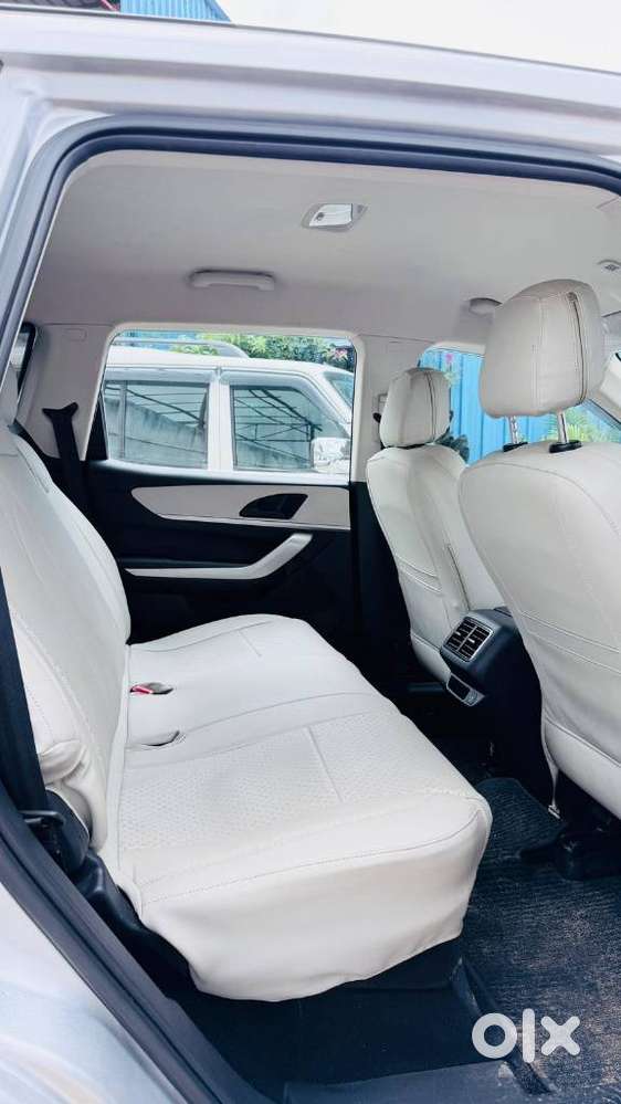 Mahindra Xuv700 2.2 Mx Diesel Mt 5 Str, 2023, Diesel