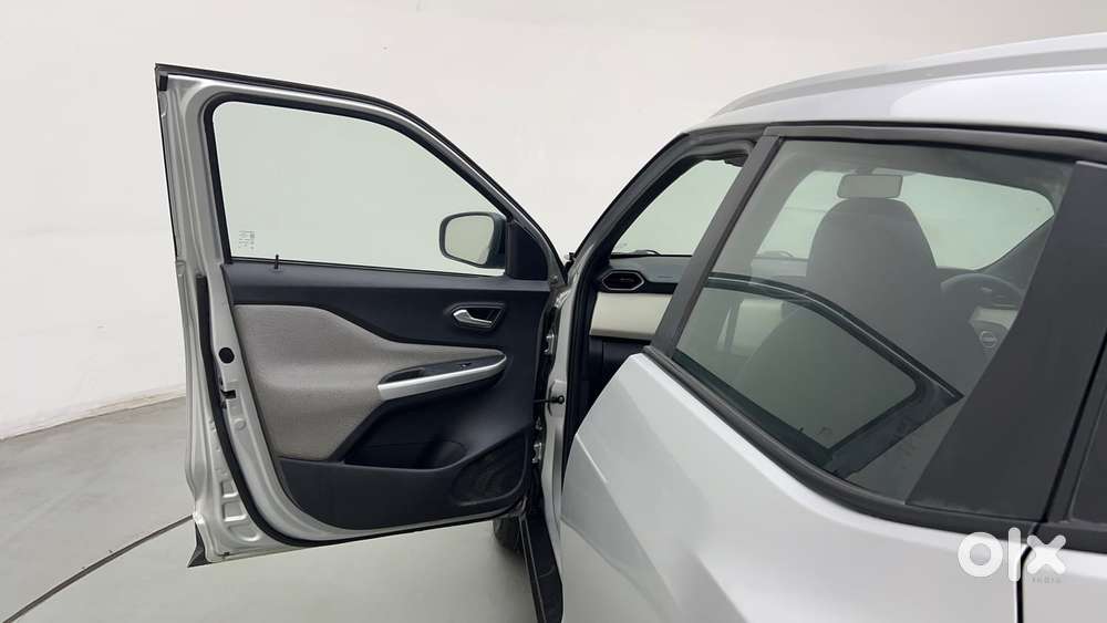 Nissan Magnite 1.0 Xv Executive, 2022, Petrol