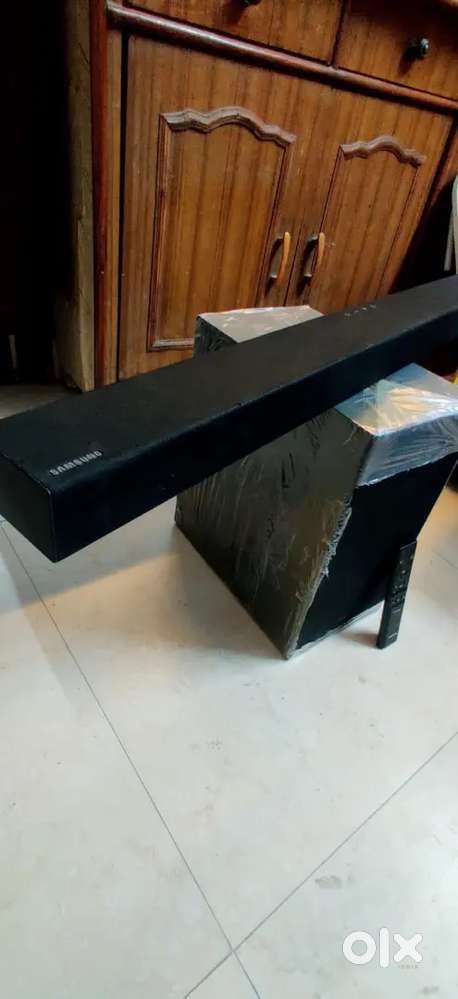SAMSUNG SOUNDBAR WITH WIRED SUBWOOFER HOME THEATER SPEAKER