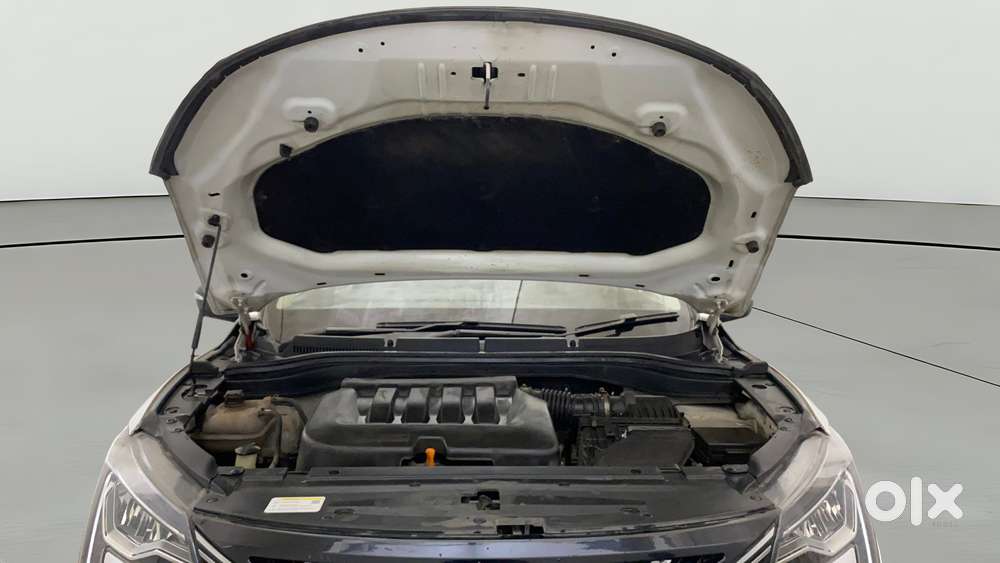 Mahindra Xuv700 2.0 Ax 5 Petrol Mt 7 Str, 2022, Petrol