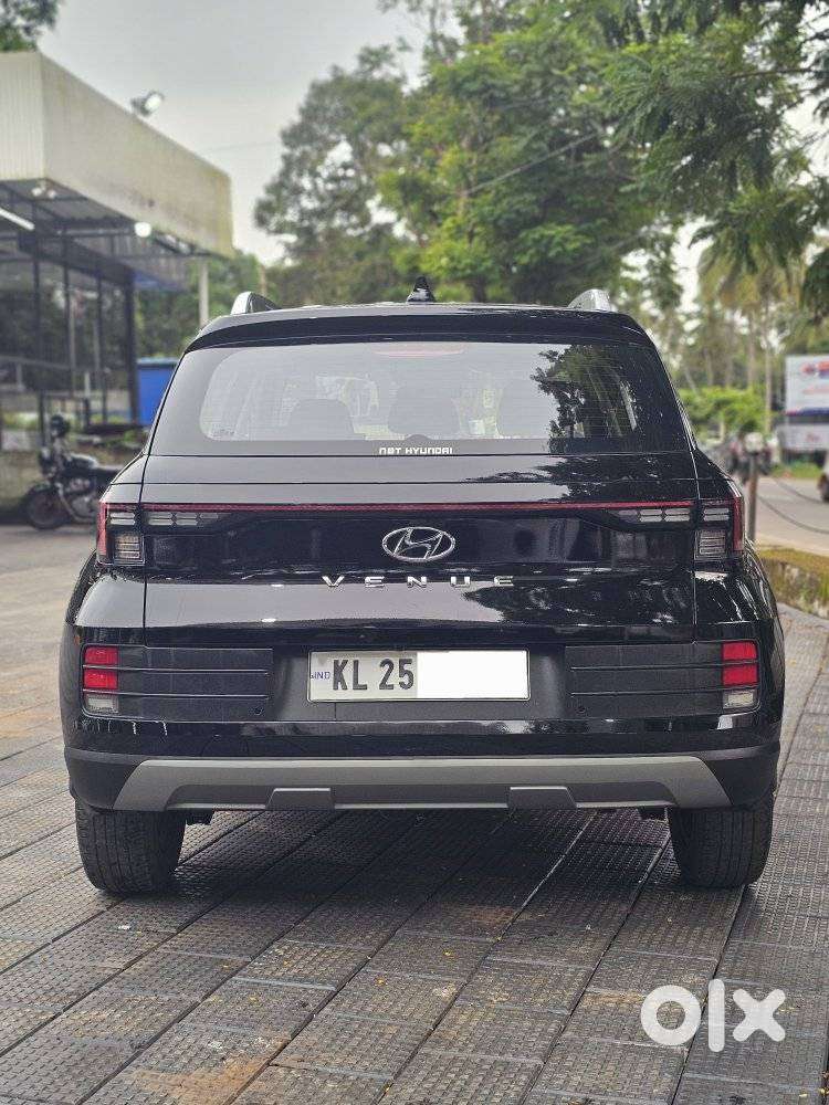 Hyundai Venue 1.2 S (o), 2024, Petrol