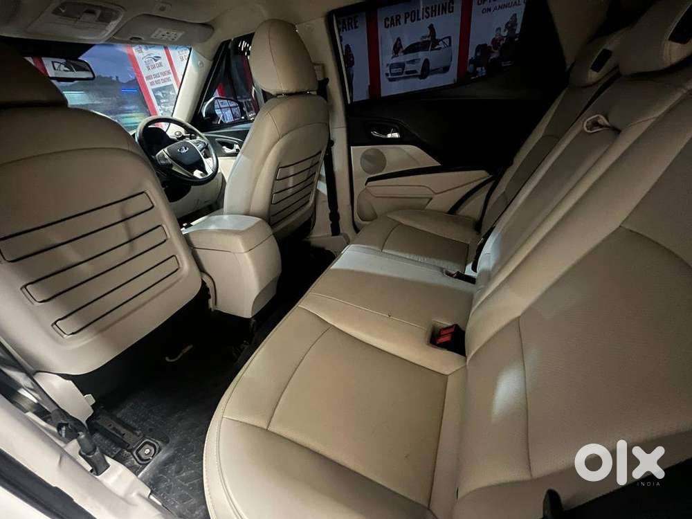 Xuv 300 W8(optional)