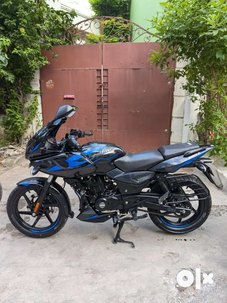 BAJAJ PULSAR 220 ABS Brand NEW CONDITION Motorcycles 1663950917
