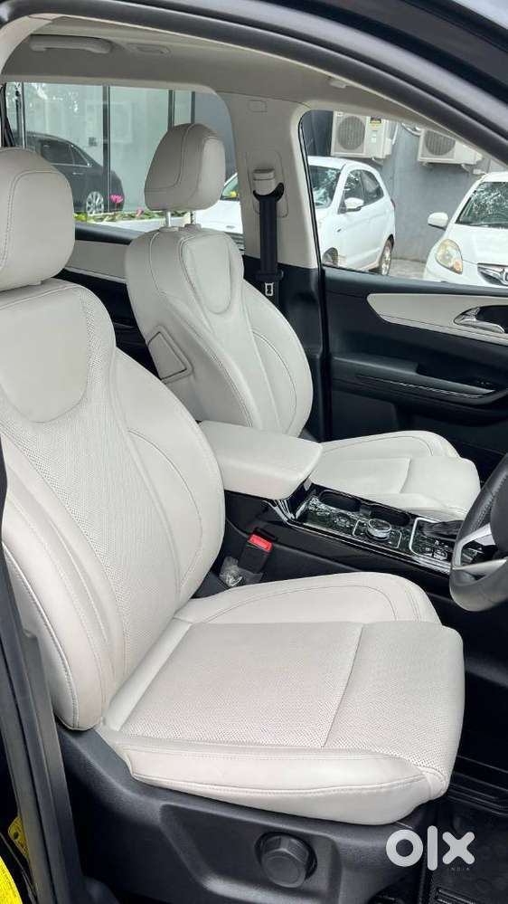Mahindra Xuv700 2.0 Ax 7 Petrol At Luxury Pack Str, 2024, Petrol