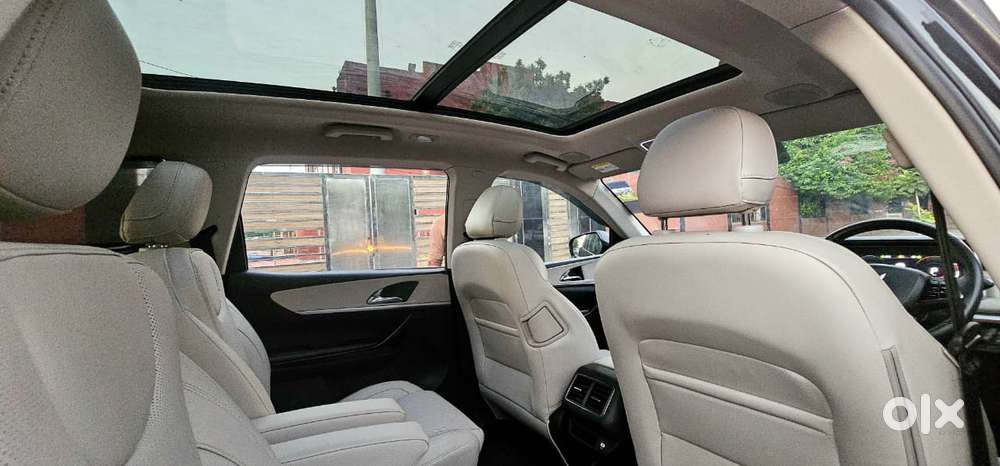 Mahindra Xuv700 2.0 Ax 7 Petrol At Luxury Pack Str, 2024, Petrol