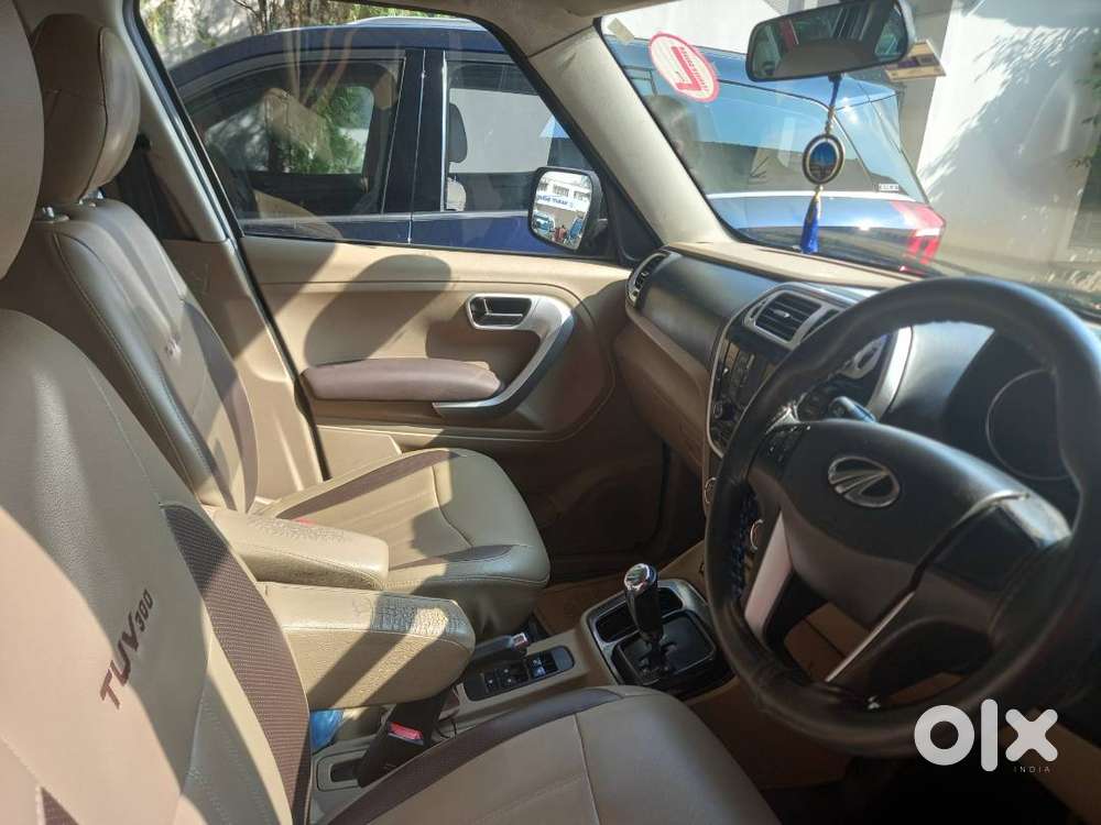 Mahindra Tuv Diesel 2017, T8 Car, Black, 7 Seater, Good Condition