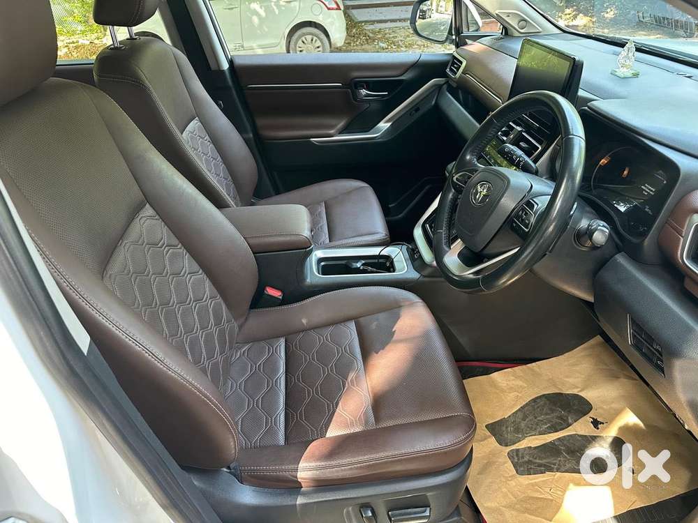 Toyota Innova Hycross 2.0 Zx Hybrid 7 Str, 2023, Petrol